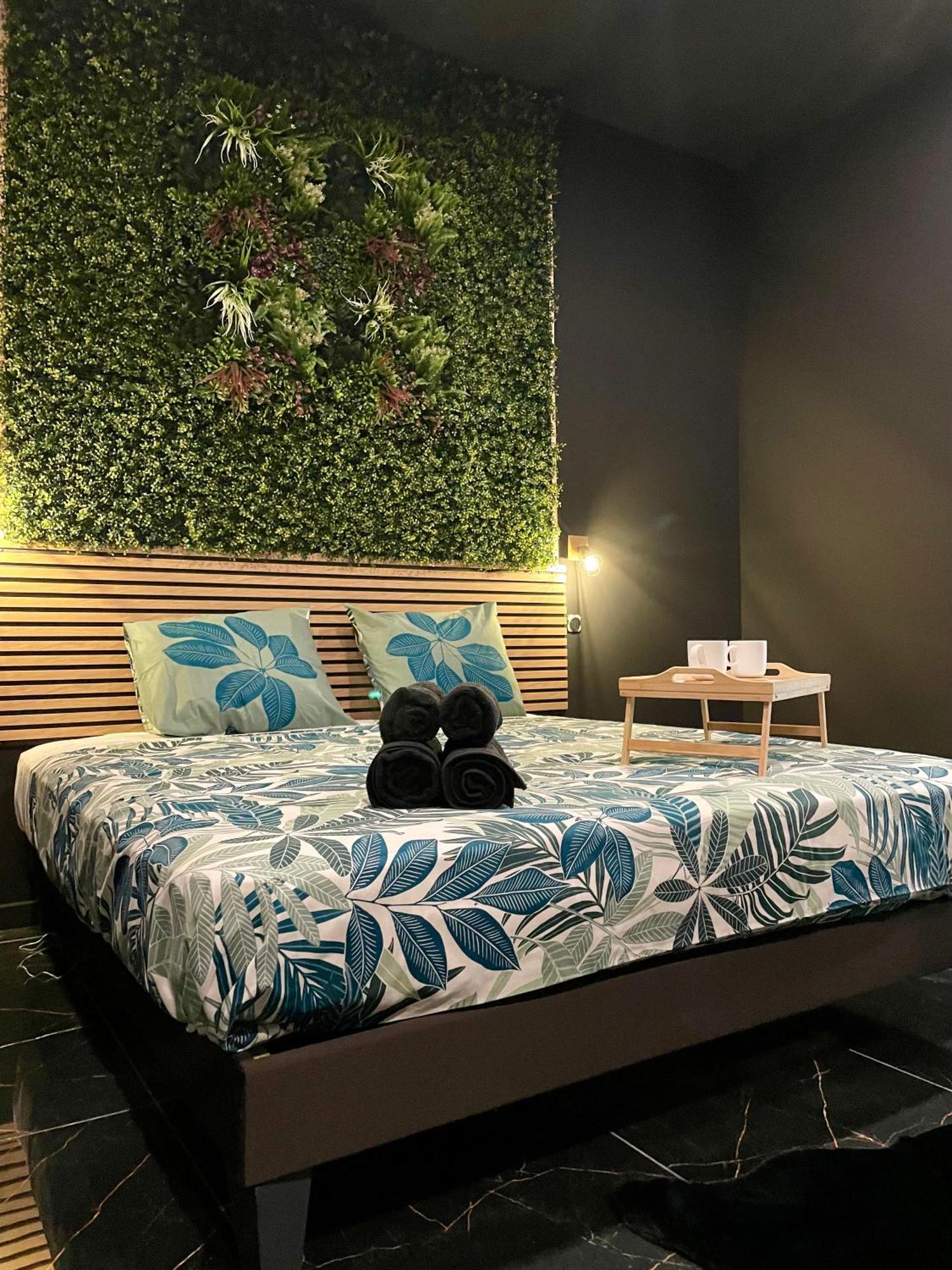 Jungle Love Room De L Hermitage Tournon-sur-Rhone Bagian luar foto
