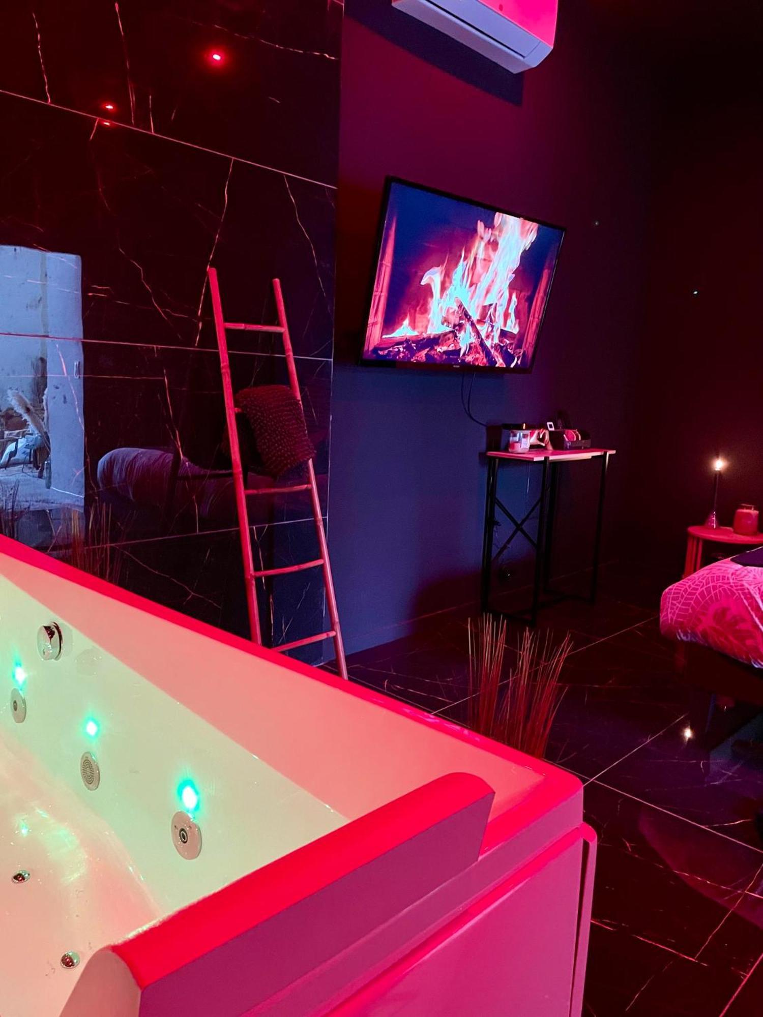 Jungle Love Room De L Hermitage Tournon-sur-Rhone Bagian luar foto