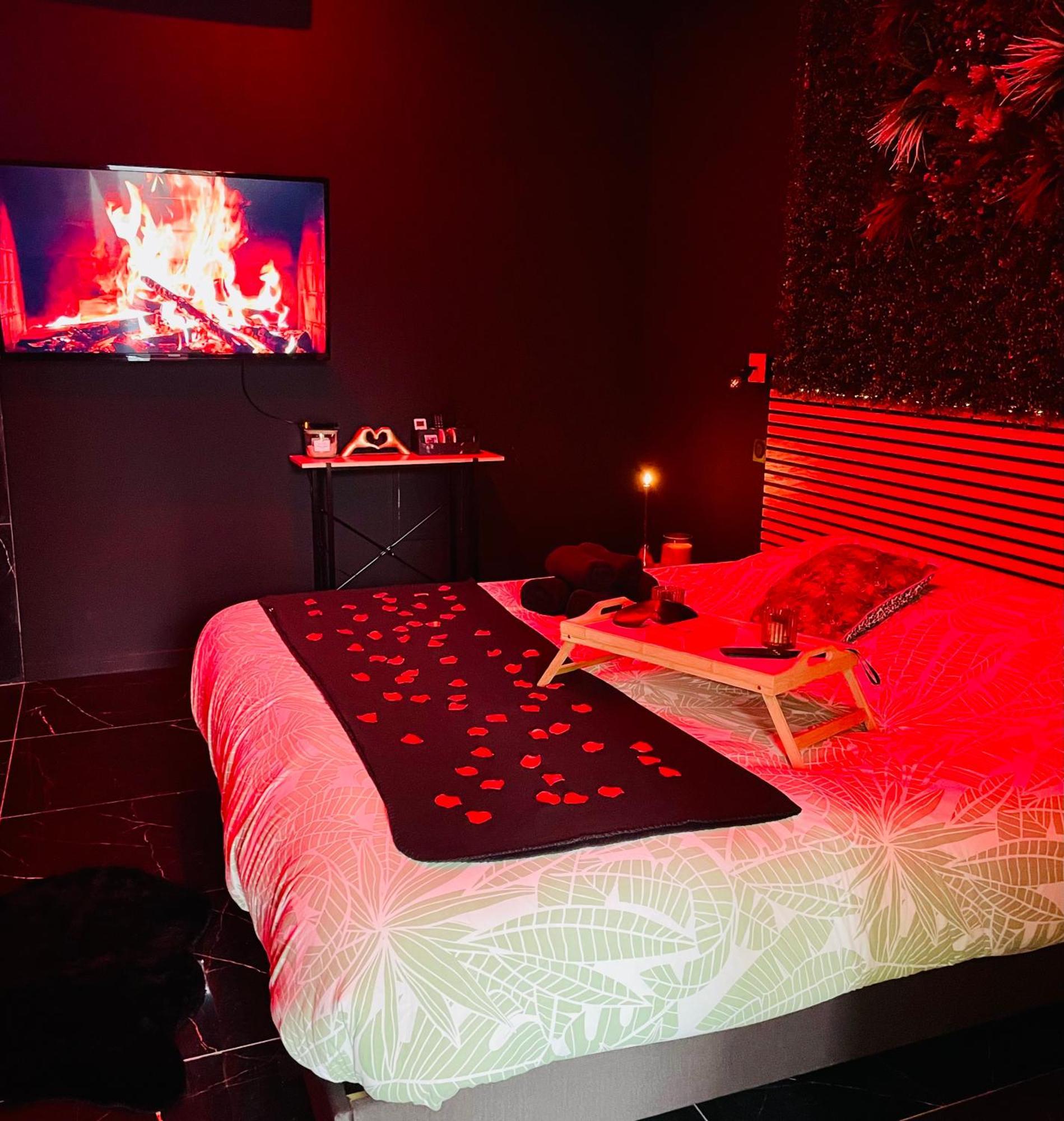 Jungle Love Room De L Hermitage Tournon-sur-Rhone Bagian luar foto